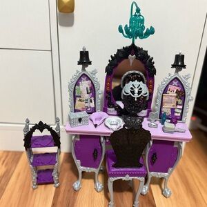 Ever After High Raven Queen Vanity w/ Accessories